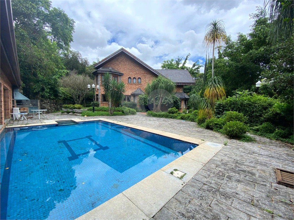 Casa com 1100m² no Morumbi reformada. Impecável