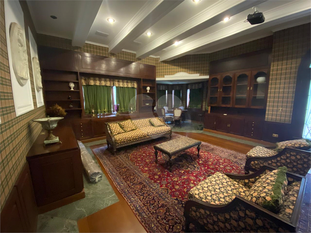 Casa com 1100m² no Morumbi reformada. Impecável