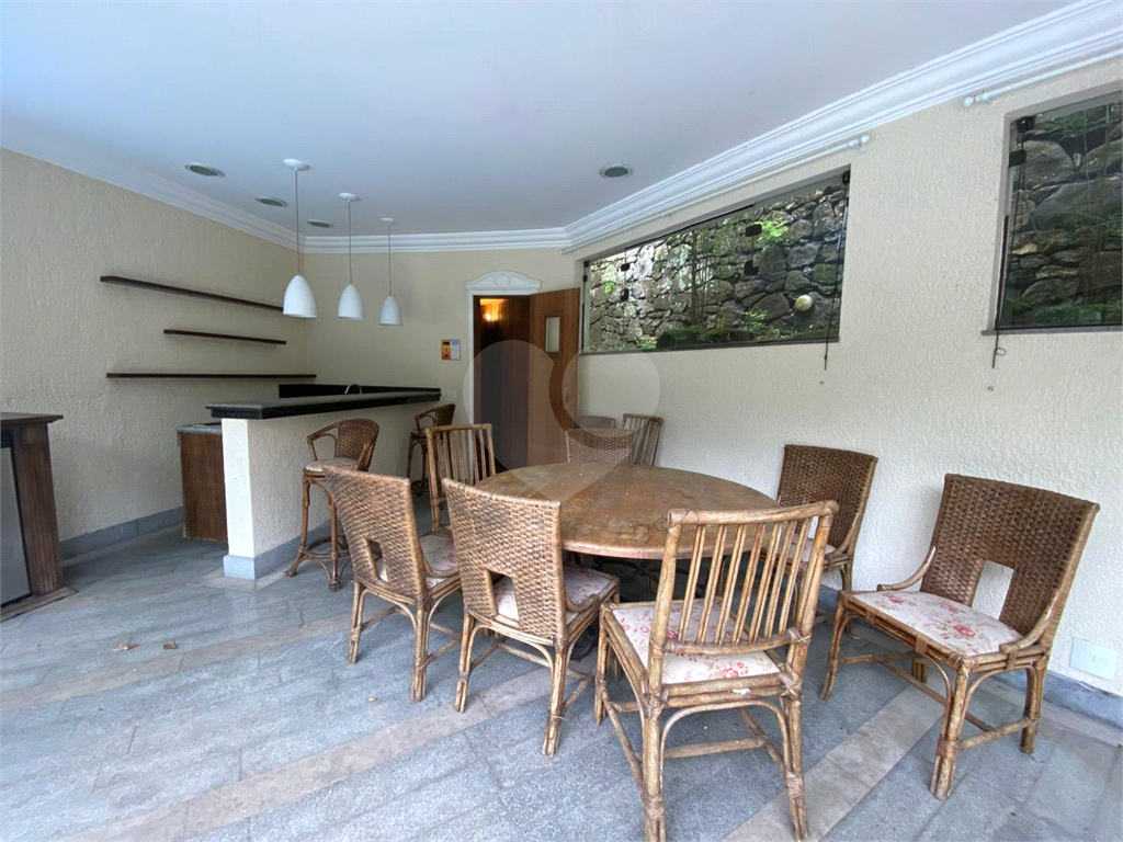 Casa com 1100m² no Morumbi reformada. Impecável