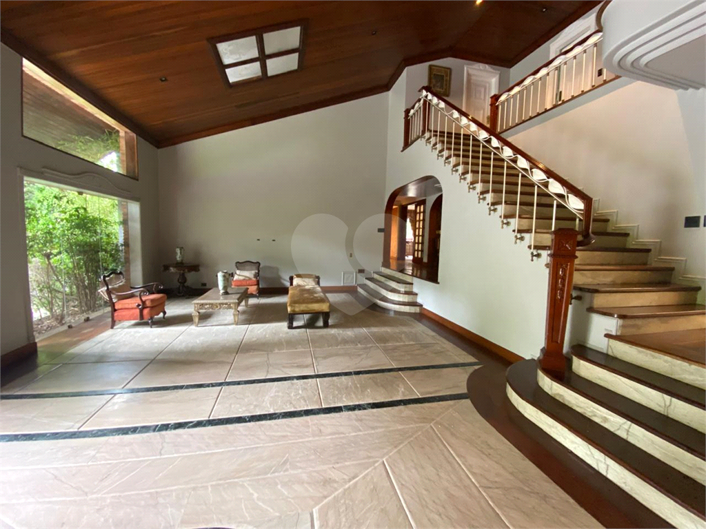 Casa com 1100m² no Morumbi reformada. Impecável