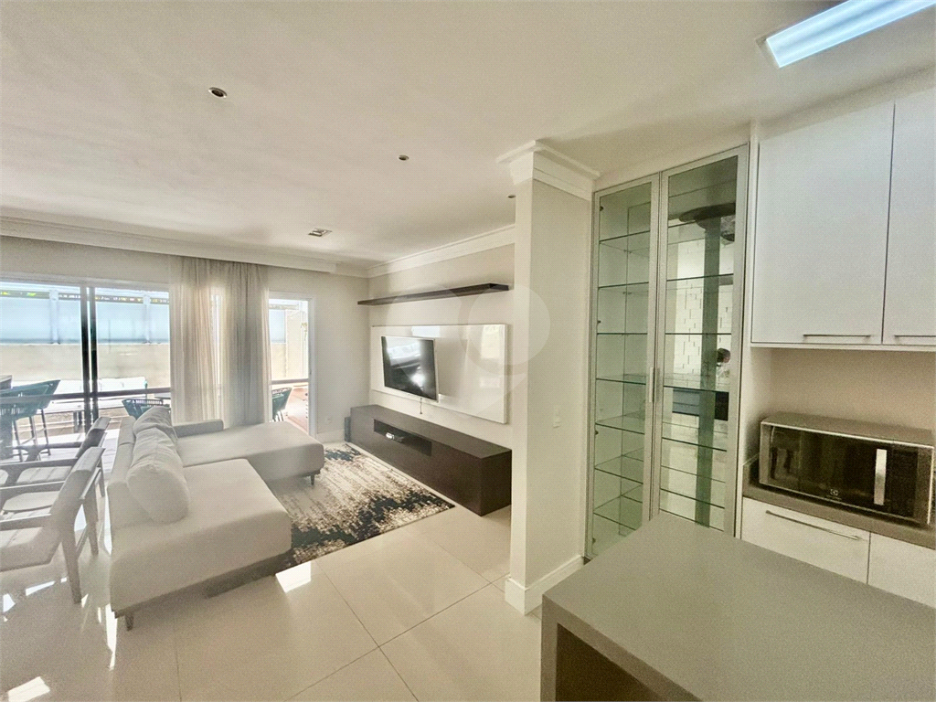 Apartamento em condomínio de alto padrão