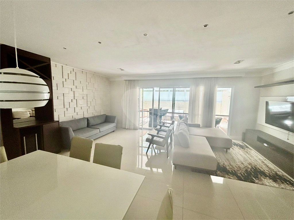 Apartamento em condomínio de alto padrão