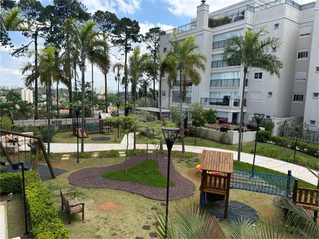 Apartamento em condomínio de alto padrão