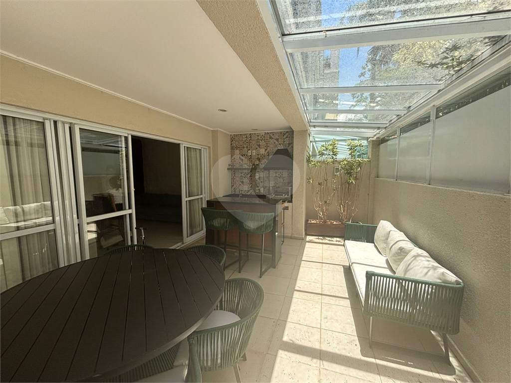 Apartamento em condomínio de alto padrão