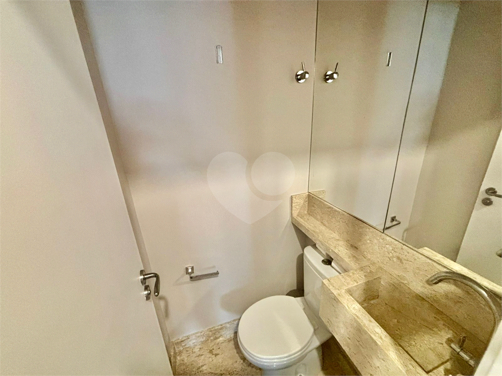 Apartamento em condomínio de alto padrão