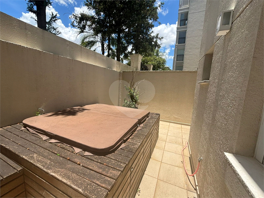 Apartamento em condomínio de alto padrão