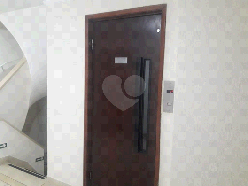 Apartamento à venda com 2 quartos, 70m² - Foto 31