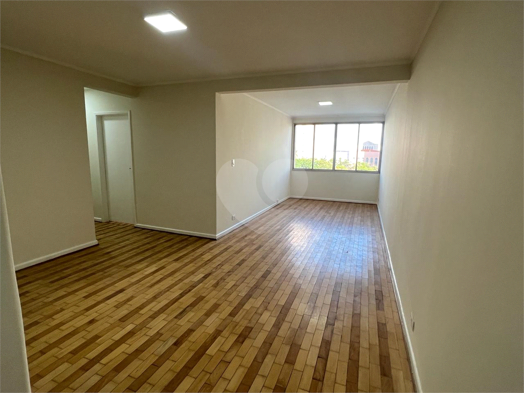 Apartamento à venda com 2 quartos, 70m² - Foto 3