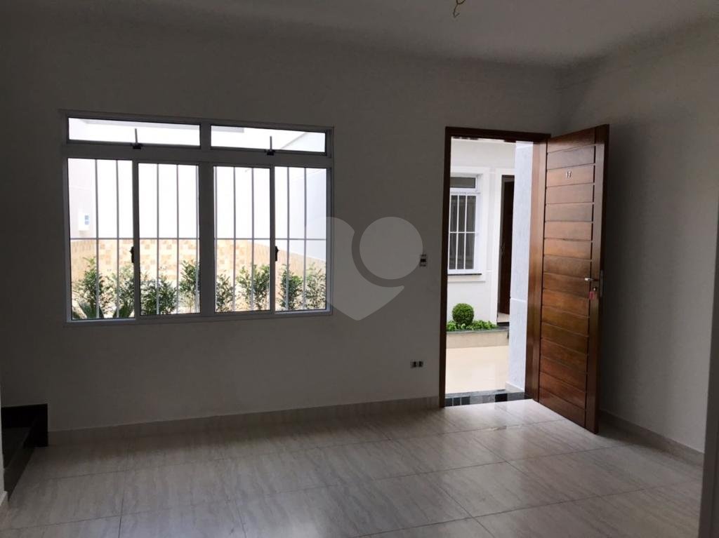 Sobrados novos em condomínio fechado no bairro requisitado  Jardim Virginia Bianca