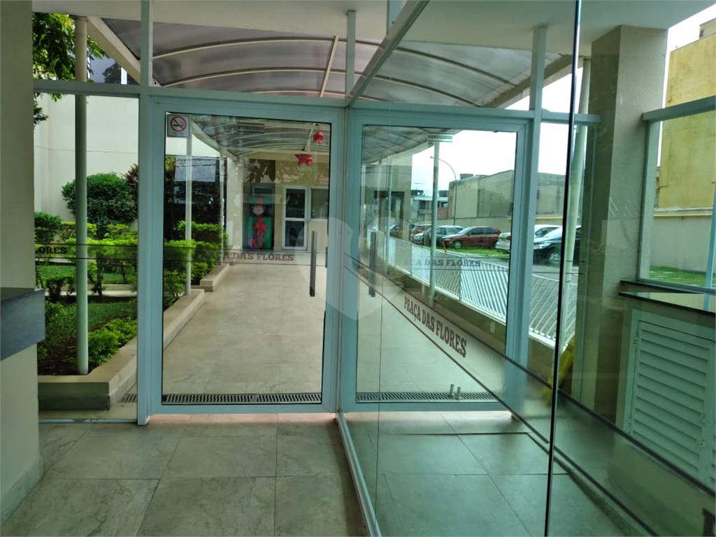 Apartamento de 52m² com 2 dormitórios e vaga de garagem.