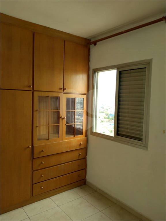 Apartamento de 52m² com 2 dormitórios e vaga de garagem.
