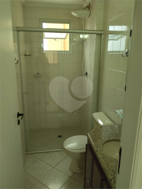 Apartamento de 52m² com 2 dormitórios e vaga de garagem.