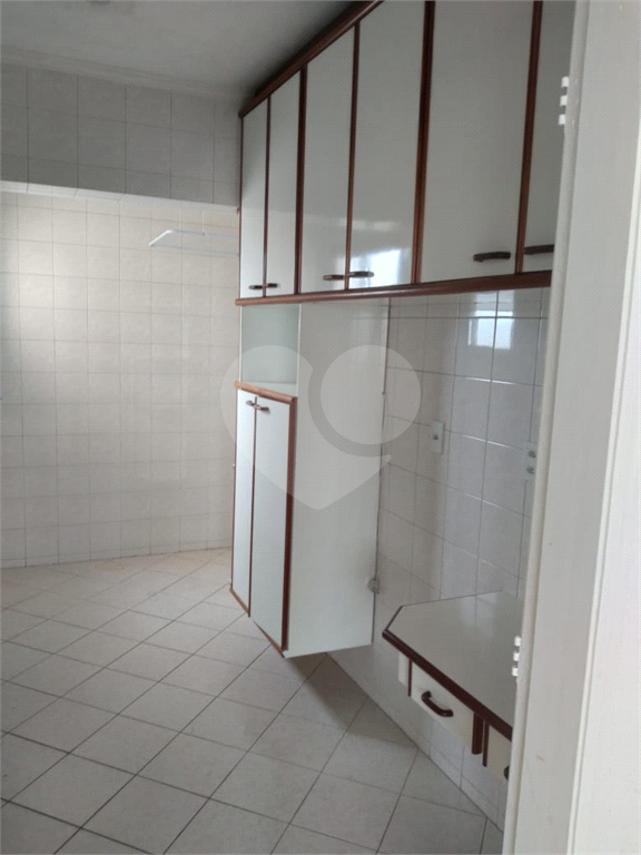 Apartamento de 52m² com 2 dormitórios e vaga de garagem.