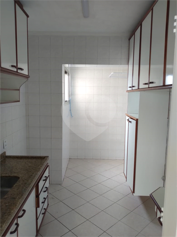 Apartamento de 52m² com 2 dormitórios e vaga de garagem.
