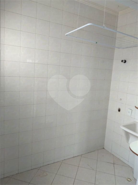 Apartamento de 52m² com 2 dormitórios e vaga de garagem.