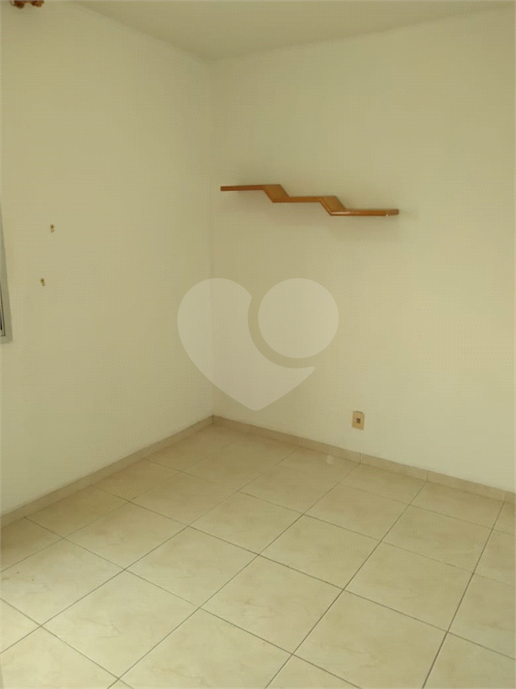 Apartamento de 52m² com 2 dormitórios e vaga de garagem.