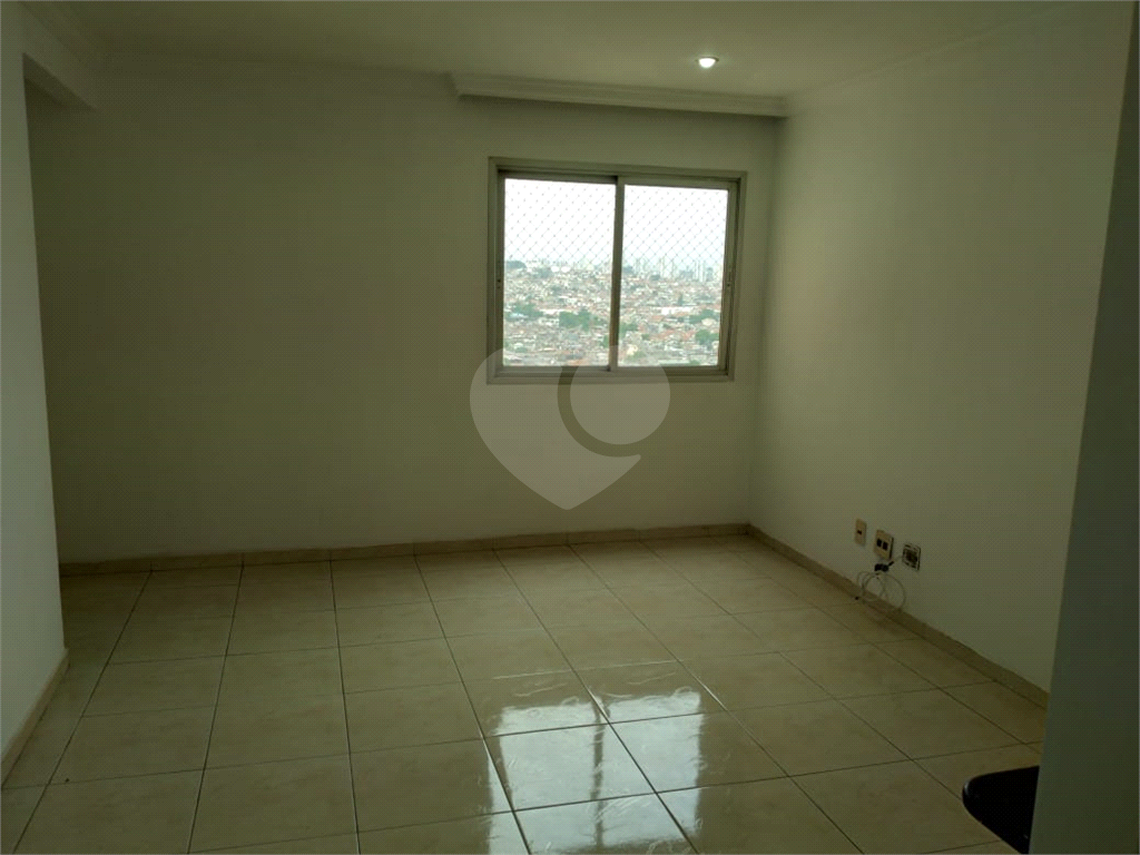 Apartamento de 52m² com 2 dormitórios e vaga de garagem.