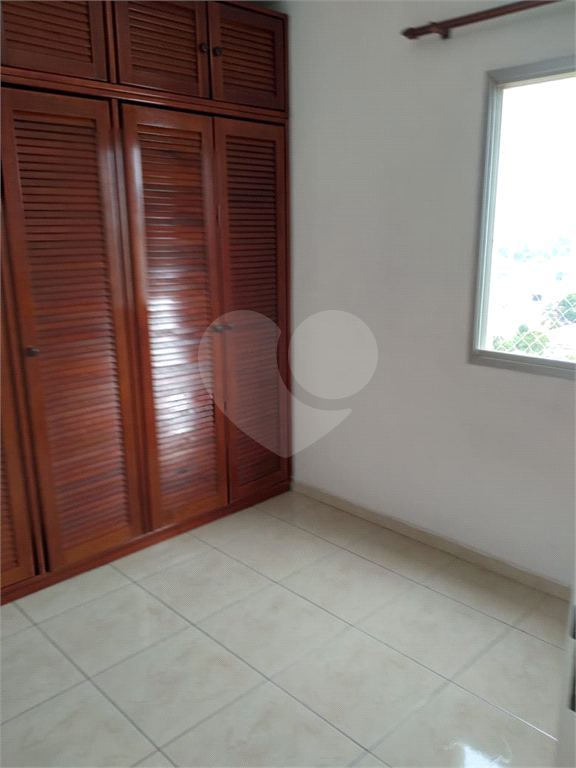 Apartamento de 52m² com 2 dormitórios e vaga de garagem.