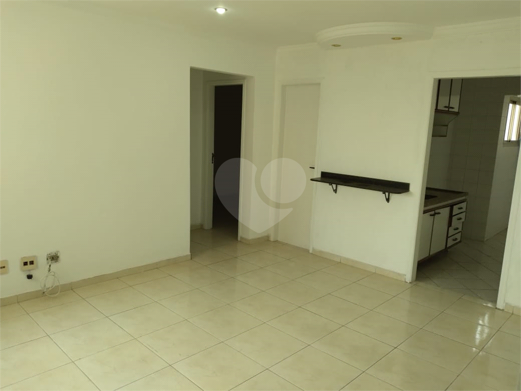 Apartamento de 52m² com 2 dormitórios e vaga de garagem.