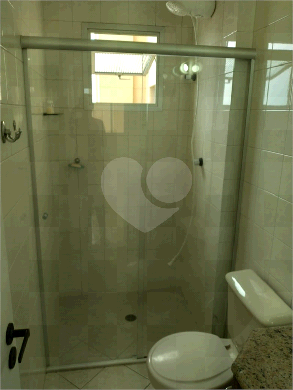 Apartamento de 52m² com 2 dormitórios e vaga de garagem.