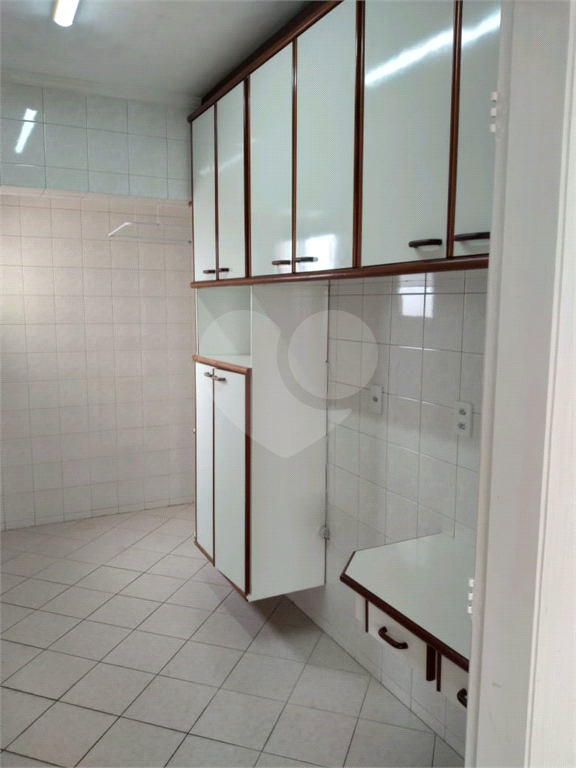 Apartamento de 52m² com 2 dormitórios e vaga de garagem.