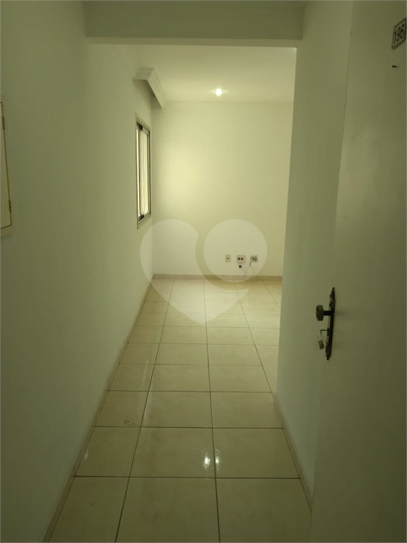 Apartamento de 52m² com 2 dormitórios e vaga de garagem.