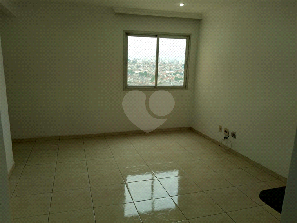 Apartamento de 52m² com 2 dormitórios e vaga de garagem.