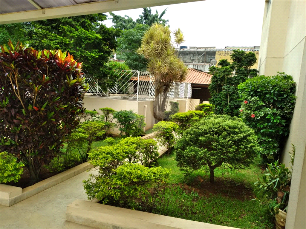 Apartamento de 52m² com 2 dormitórios e vaga de garagem.