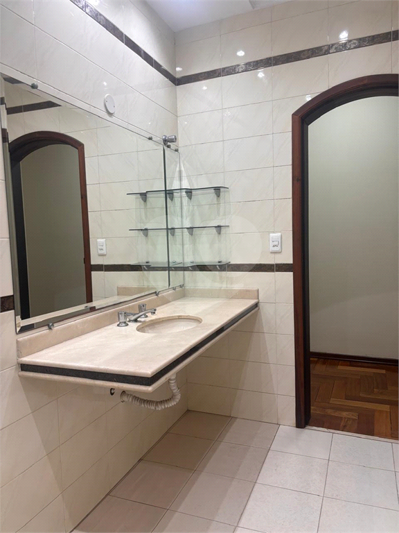 Excelente sobrado com 3 dormitórios e 4 vagas na Vila Gustavo - OPORTUNIDADE!