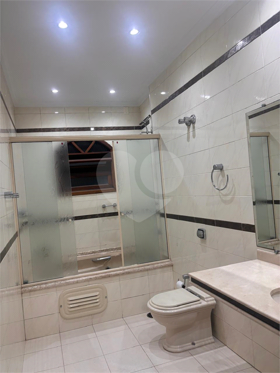 Excelente sobrado com 3 dormitórios e 4 vagas na Vila Gustavo - OPORTUNIDADE!