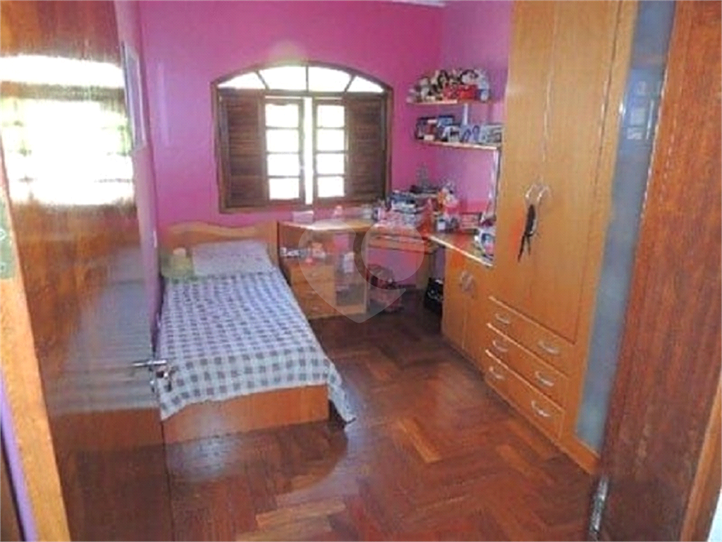 Excelente sobrado com 3 dormitórios e 4 vagas na Vila Gustavo - OPORTUNIDADE!