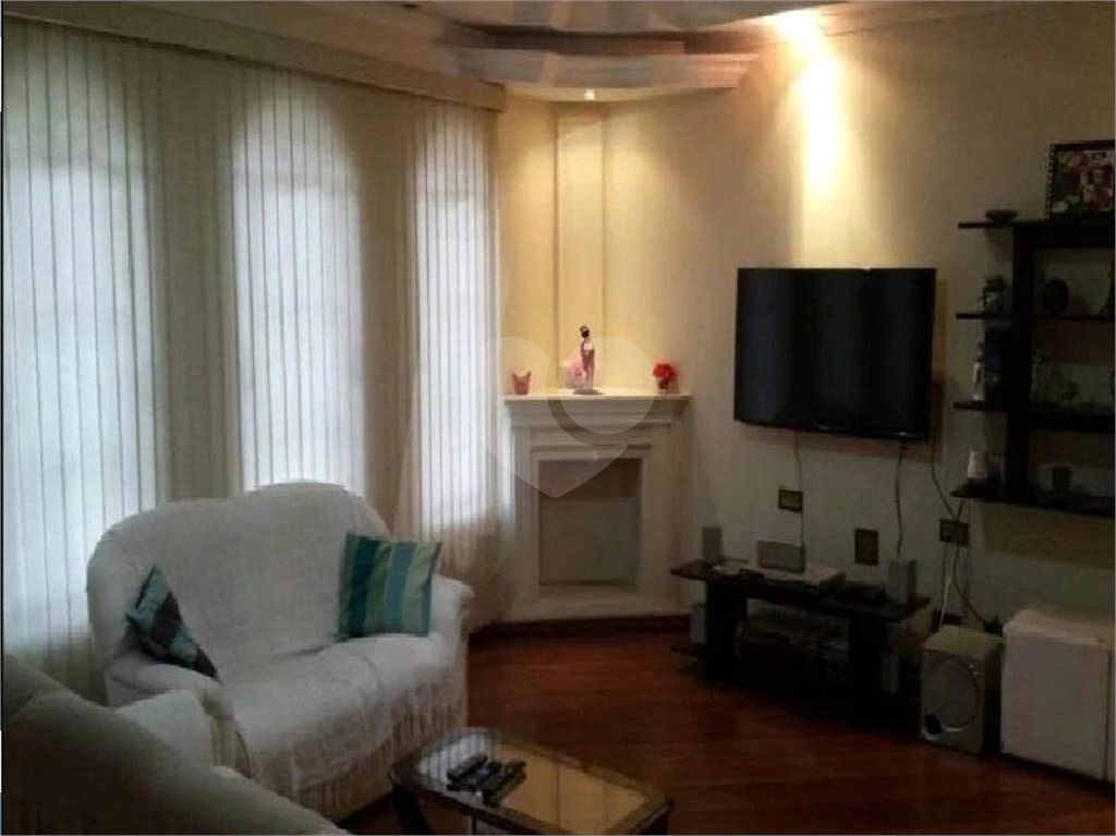 Excelente sobrado com 3 dormitórios e 4 vagas na Vila Gustavo - OPORTUNIDADE!