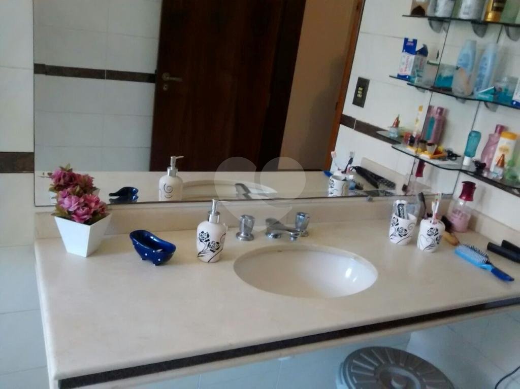 Excelente sobrado com 3 dormitórios e 4 vagas na Vila Gustavo - OPORTUNIDADE!