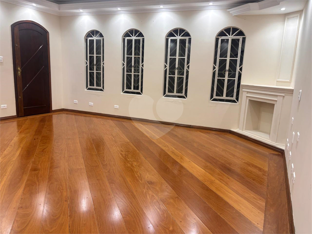 Excelente sobrado com 3 dormitórios e 4 vagas na Vila Gustavo - OPORTUNIDADE!