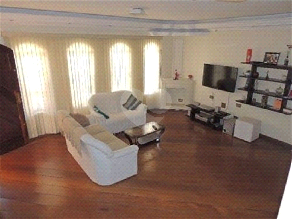 Excelente sobrado com 3 dormitórios e 4 vagas na Vila Gustavo - OPORTUNIDADE!