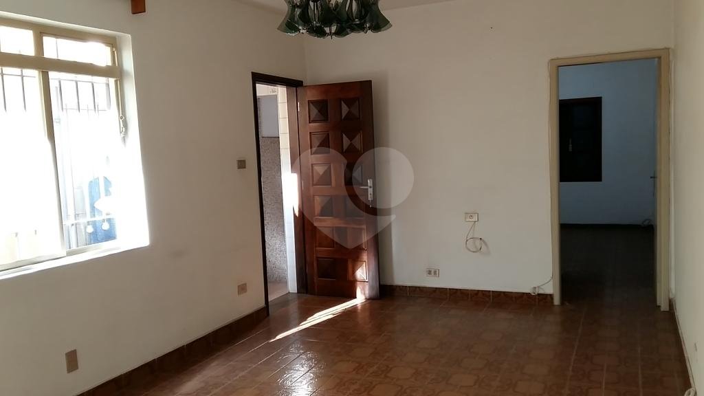Ótima casa térrea 10 mim do metro 2 dormitórios 1 suite 2 vagas.