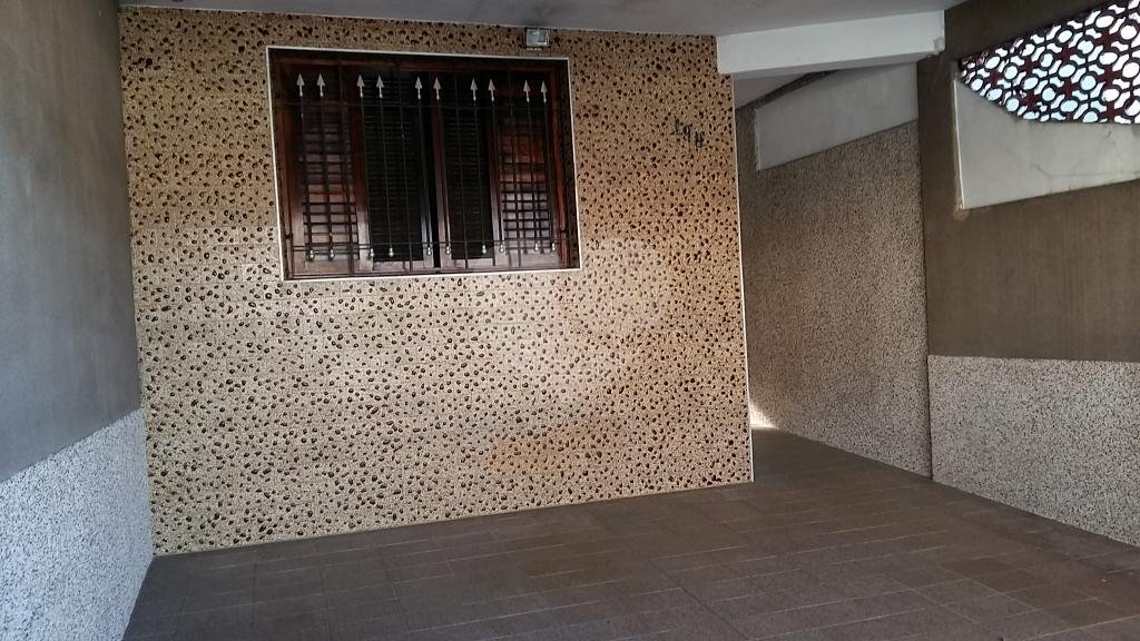Ótima casa térrea 10 mim do metro 2 dormitórios 1 suite 2 vagas.