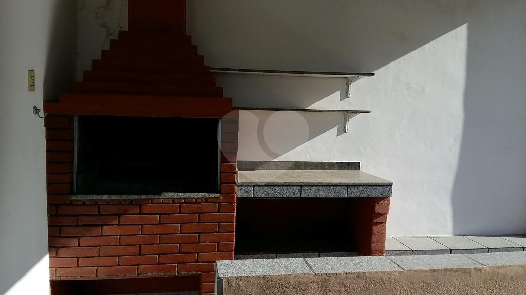Ótima casa térrea 10 mim do metro 2 dormitórios 1 suite 2 vagas.