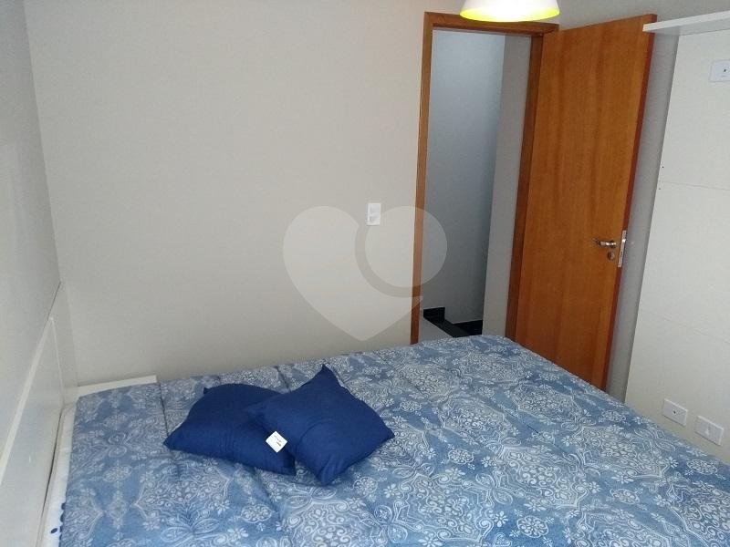 Sobrado novo em condomínio  fechado na Vila Nivi