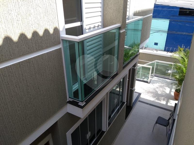 Sobrado novo em condomínio  fechado na Vila Nivi