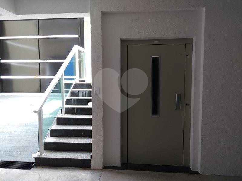 Sobrado novo em condomínio  fechado na Vila Nivi