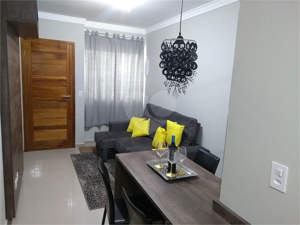 Sobrado novo em condomínio  fechado na Vila Nivi