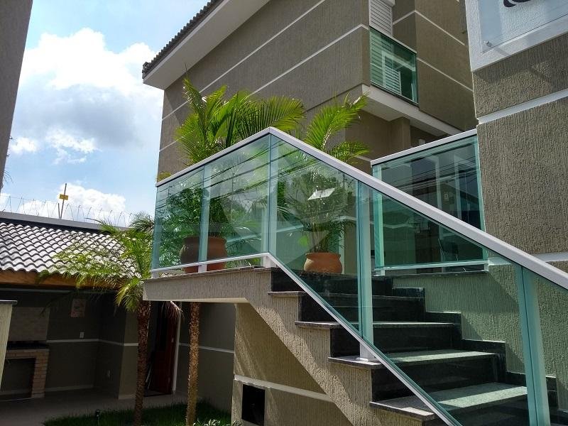 Sobrado novo em condomínio  fechado na Vila Nivi