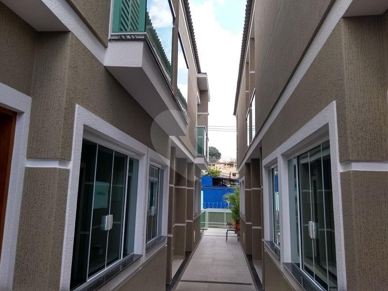 Sobrado novo em condomínio  fechado na Vila Nivi