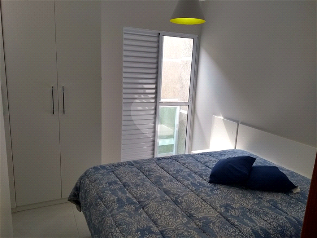 Sobrado novo em condomínio  fechado na Vila Nivi