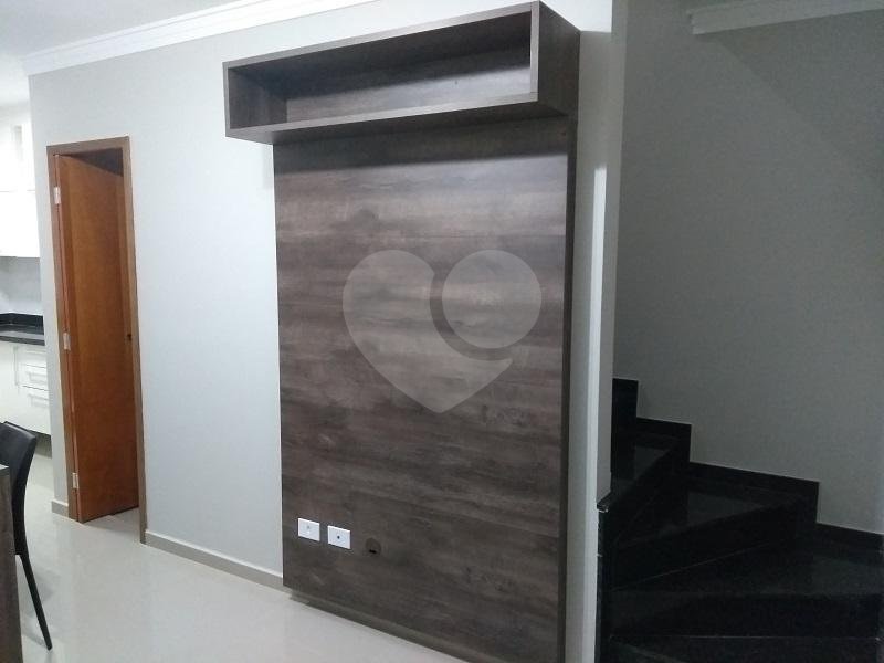 Sobrado novo em condomínio  fechado na Vila Nivi