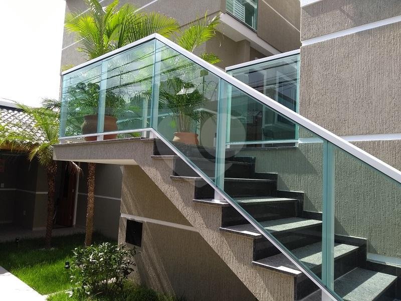 Sobrado novo em condomínio  fechado na Vila Nivi