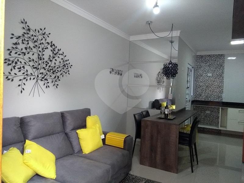 Sobrado novo em condomínio  fechado na Vila Nivi