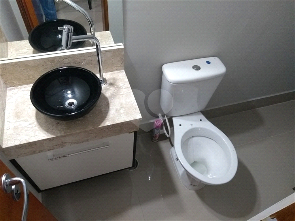 Sobrado novo em condomínio  fechado na Vila Nivi