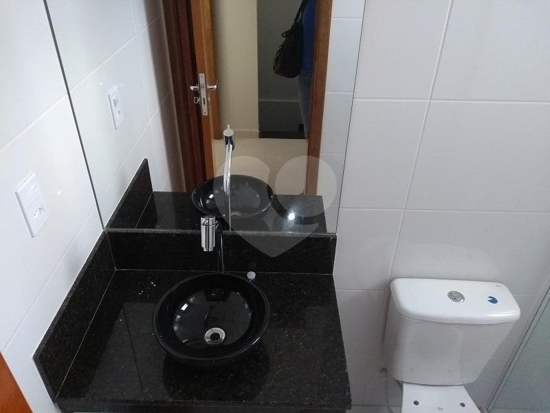 Sobrado novo em condomínio  fechado na Vila Nivi